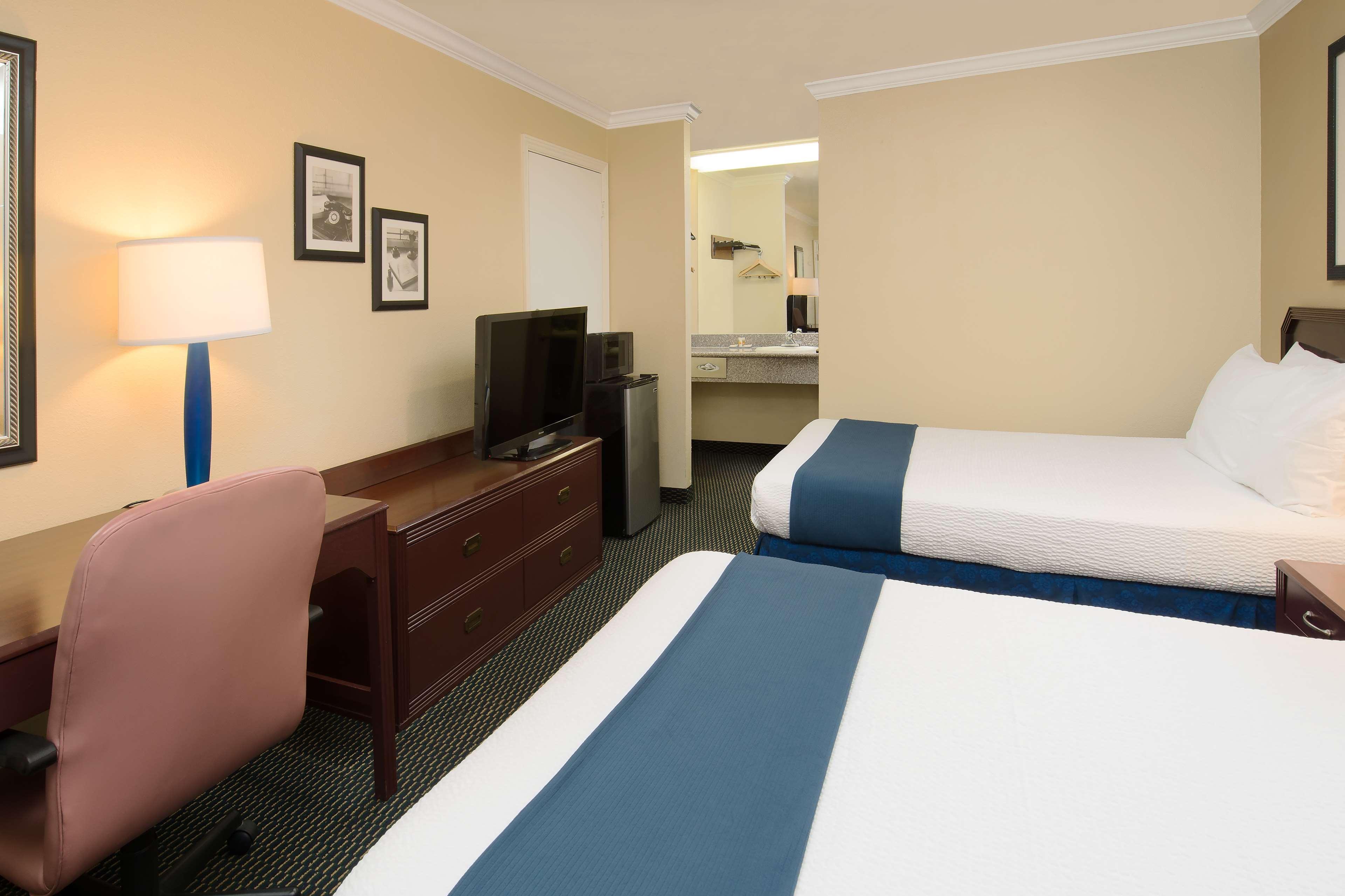 Days By Wyndham Berkeley Hotel Pinole