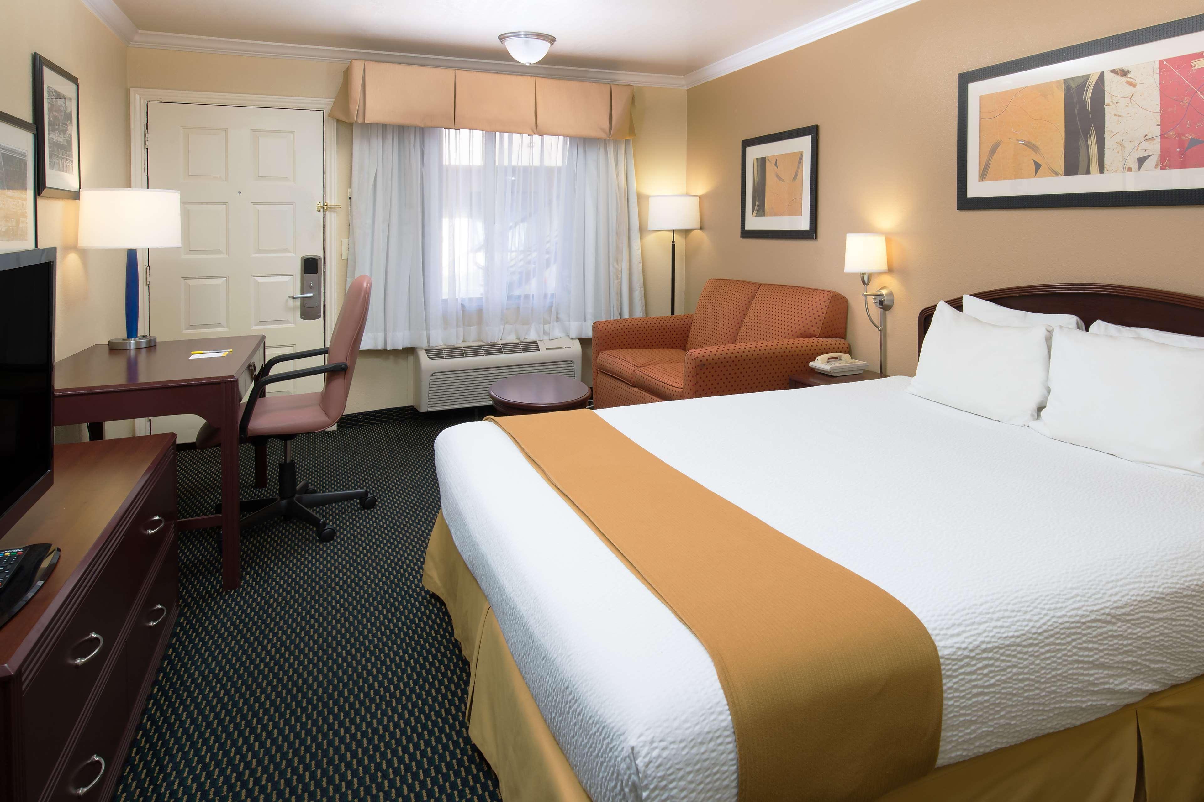 Hotel Days By Wyndham Berkeley Pinole